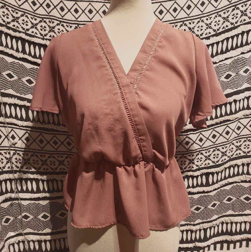 🥰 🤑 light pink blouse